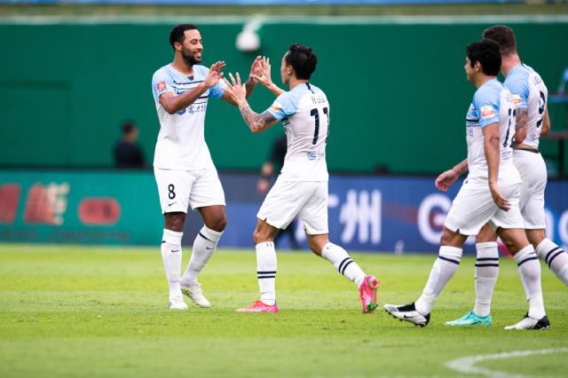 mk体育官网-广州城终结不胜范加斯特却不满防守：应学会更稳定